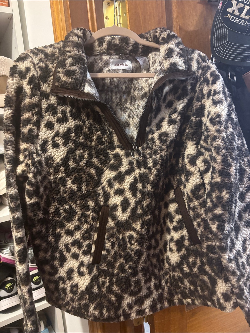 Moda Leopard-Print Sherpa Pullover in Brown and Cream
